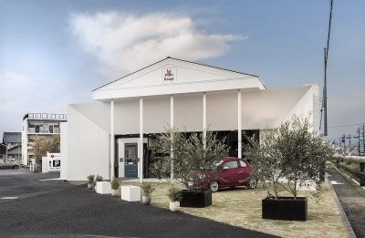 本社前にあるcafe ルポワンルージュ!