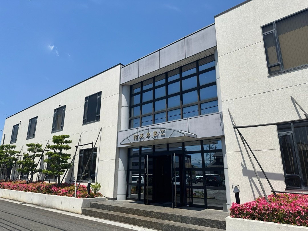 大垣市領家町に本社工場があります。